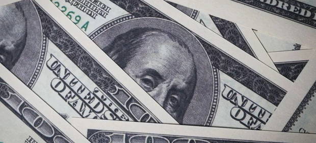 Dólar cai e Ibovespa caminha para nono recorde seguido com apetite por risco e juros altos no Brasil