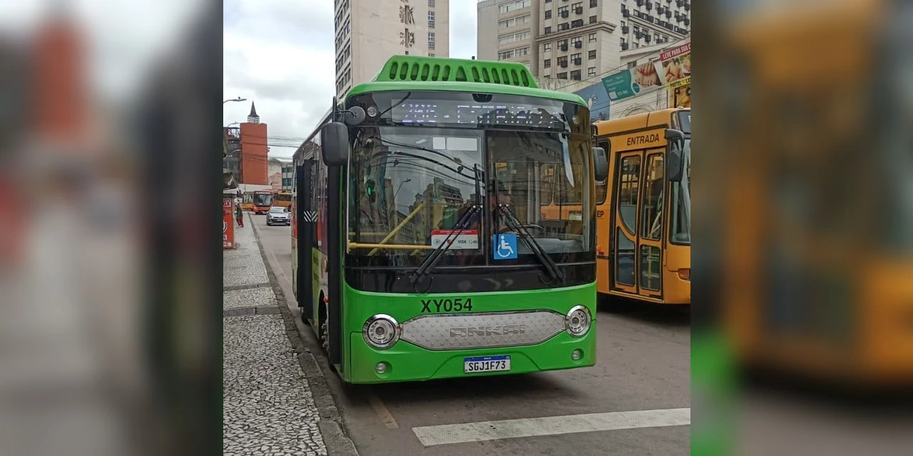 Prefeitura intensifica testes de ônibus elétricos em Curitiba