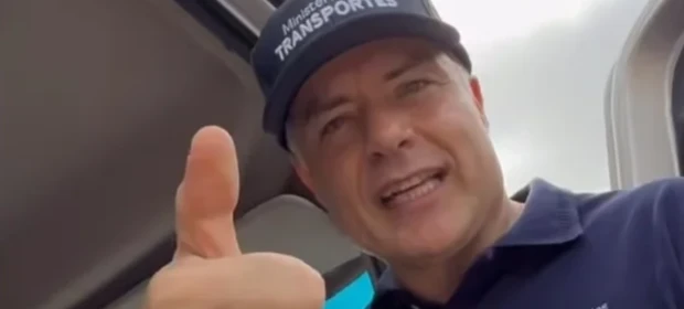 Ministro dos Transportes inicia viagem de caminhão rumo à COP30 e diz que vai dormir no veículo durante o evento