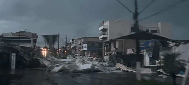 Três mortes e 60 pessoas feridas são registradas em Rio Bonito do Iguaçu após temporal; veja imagens