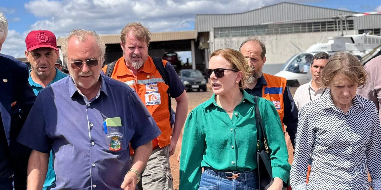 Gleisi e comitiva federal chegam a Rio Bonito do Iguaçu