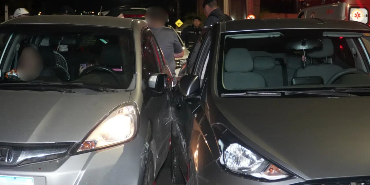 Motorista bêbado joga carro contra família e desacata equipes de segurança em Ponta Grossa