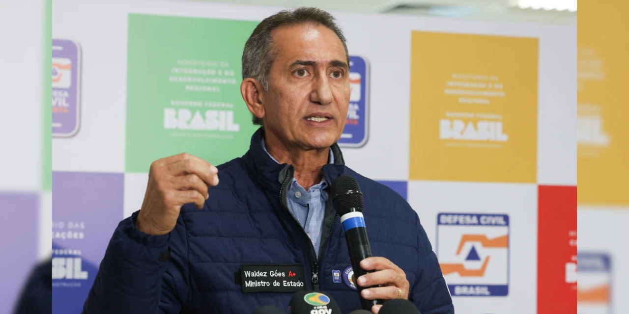 Ministro Waldez Góes visita cidade devastada por tornado e acompanha missão de apoio às famílias afetadas