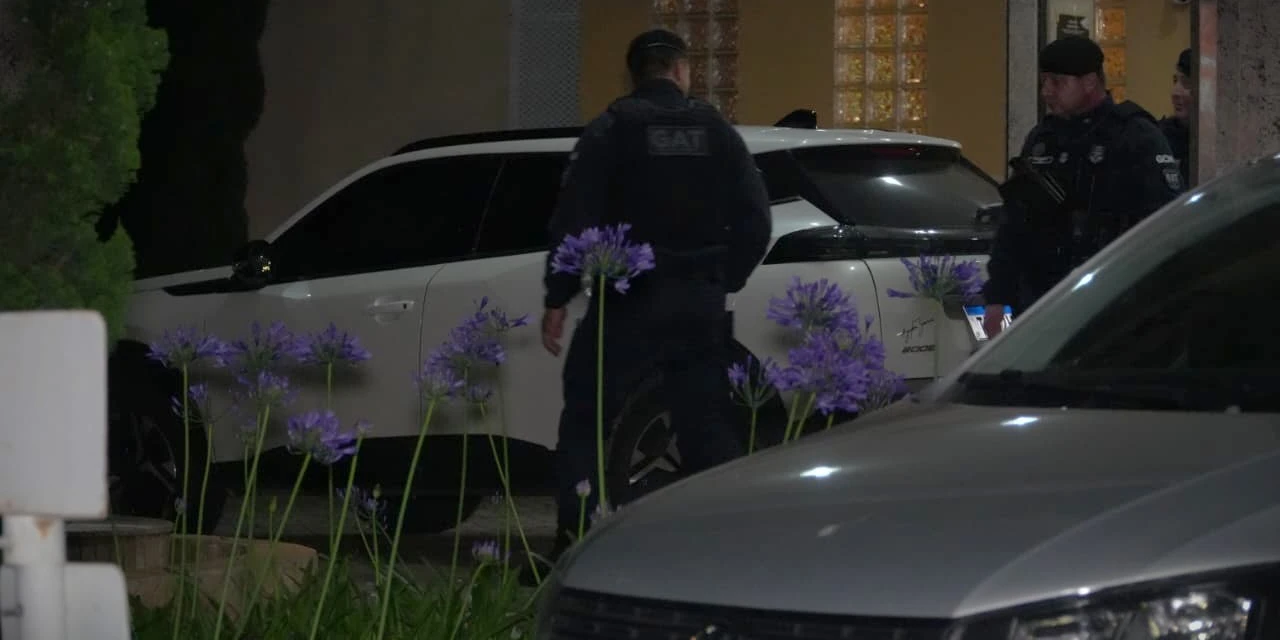 Homem agride esposa dentro do carro, tenta se esconder em hotel e é preso em Ponta Grossa