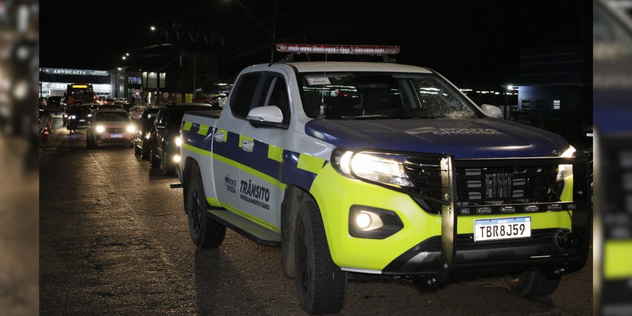 Homem é preso após dirigir carro com R$ 10,5 mil em débitos e desafiar agentes de trânsito em PG: "Eu que não encontre vocês novamente"