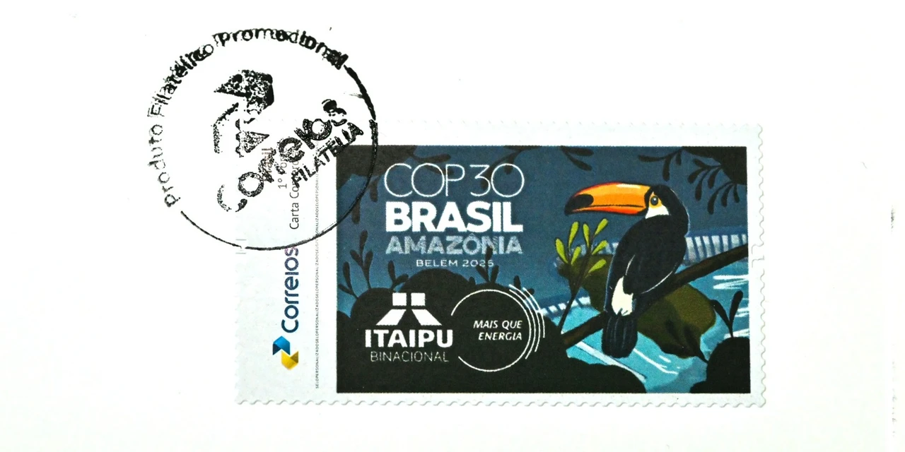 Selos dos Correios homenageiam Sebastião Salgado e atuação da Itaipu na COP30