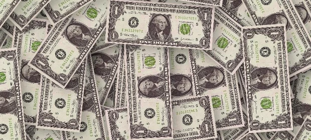 Pela primeira vez desde 2024, dólar fecha abaixo de R$5,30 
