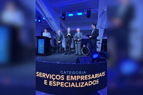 Sicredi vence o Prêmio Líderes do Paraná 2025