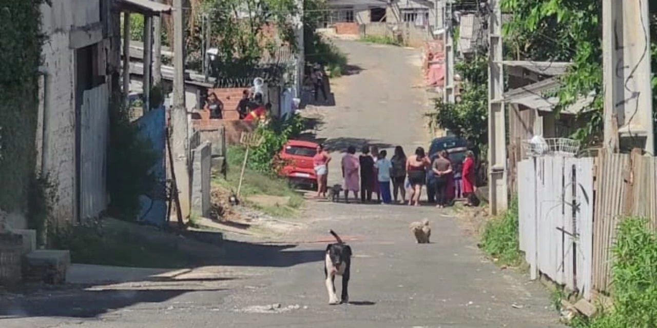 Homem armado reage a ação da polícia e é baleado durante cumprimento de mandado na Vila Nova