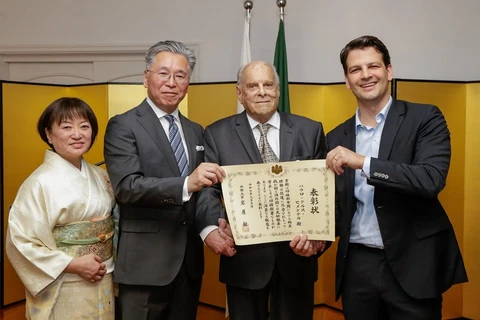 Diploma de Honra ao Mérito do Japão é concedido a Paulo Pimentel por contribuições históricas