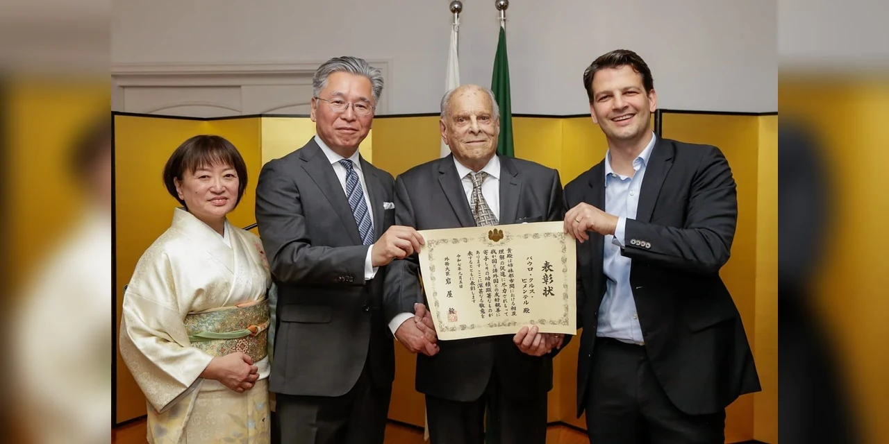 Diploma de Honra ao Mérito do Japão é concedido a Paulo Pimentel por contribuições históricas