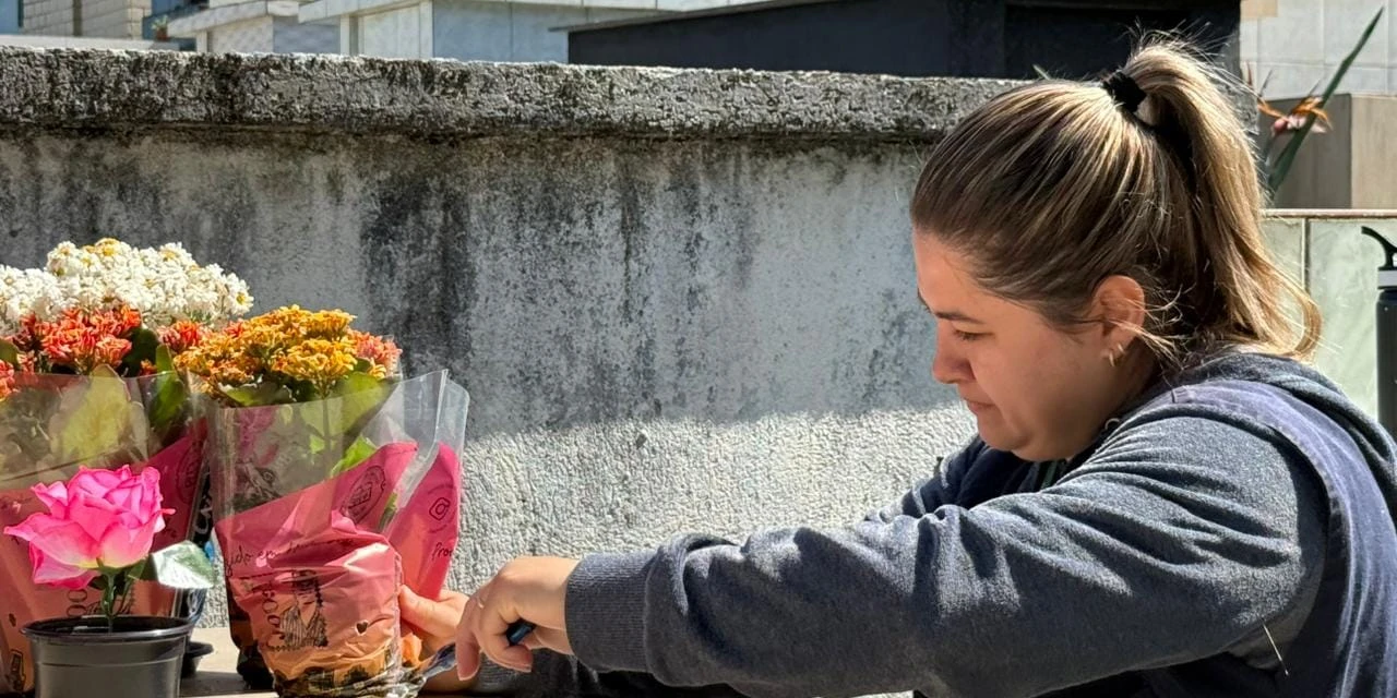 Ações de combate à dengue são realizadas em cemitérios de Castro