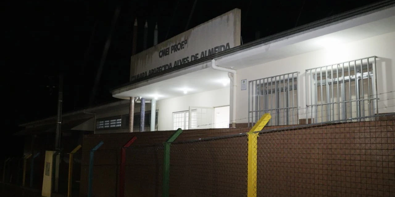 Destelhamento em CMEI mobiliza Bombeiros e Defesa Civil de PG