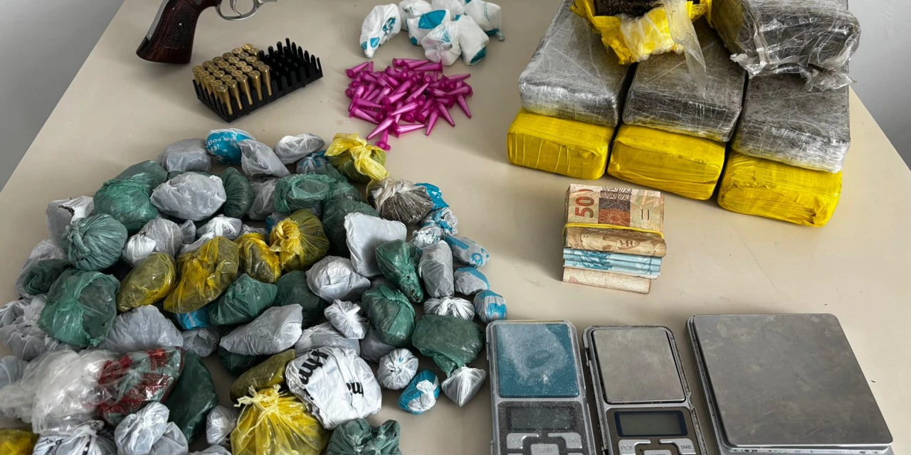 Operação integrada combate tráfico e apreende drogas, armas e dinheiro na região