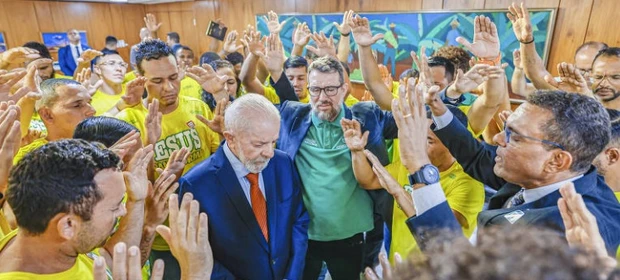 Lula cresce no meio evangélico e cai entre católicos, segundo Genial/Quaest