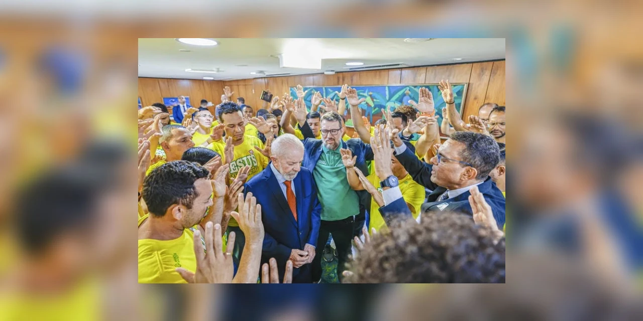 Lula cresce no meio evangélico e cai entre católicos, segundo Genial/Quaest