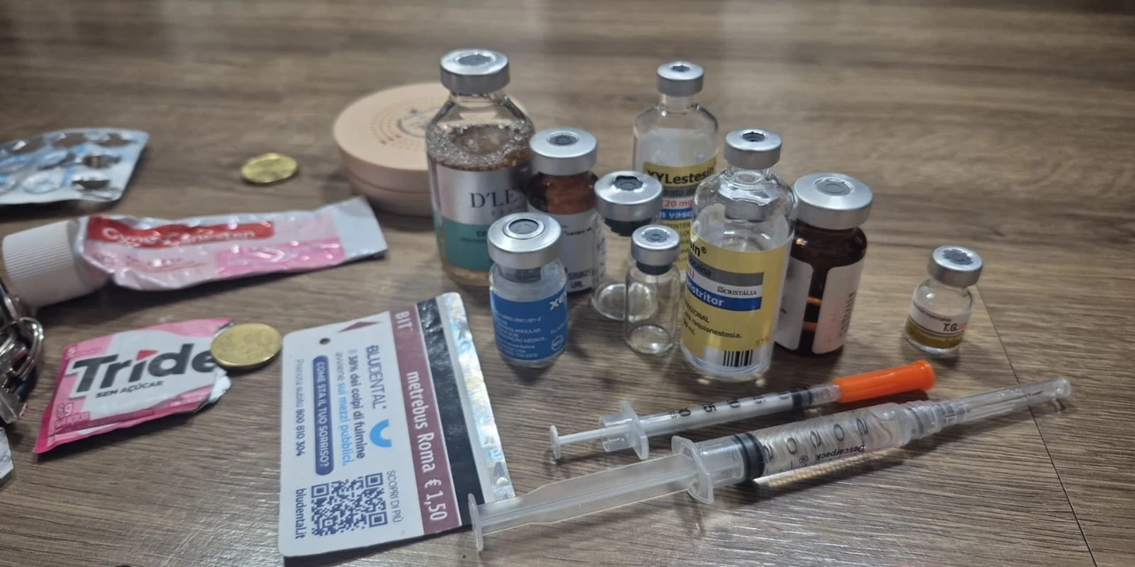 Suspeita de realizar procedimentos estéticos ilegais e usar medicamentos sem registro é presa pela Polícia Civil