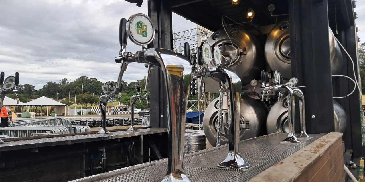 CHOPPE PRONTO: Estrutura da Münchenfest entra na reta final de instalação; veja fotos