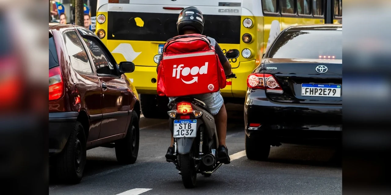 Justiça determina que iFood reconheça vínculos de emprego com entregadores