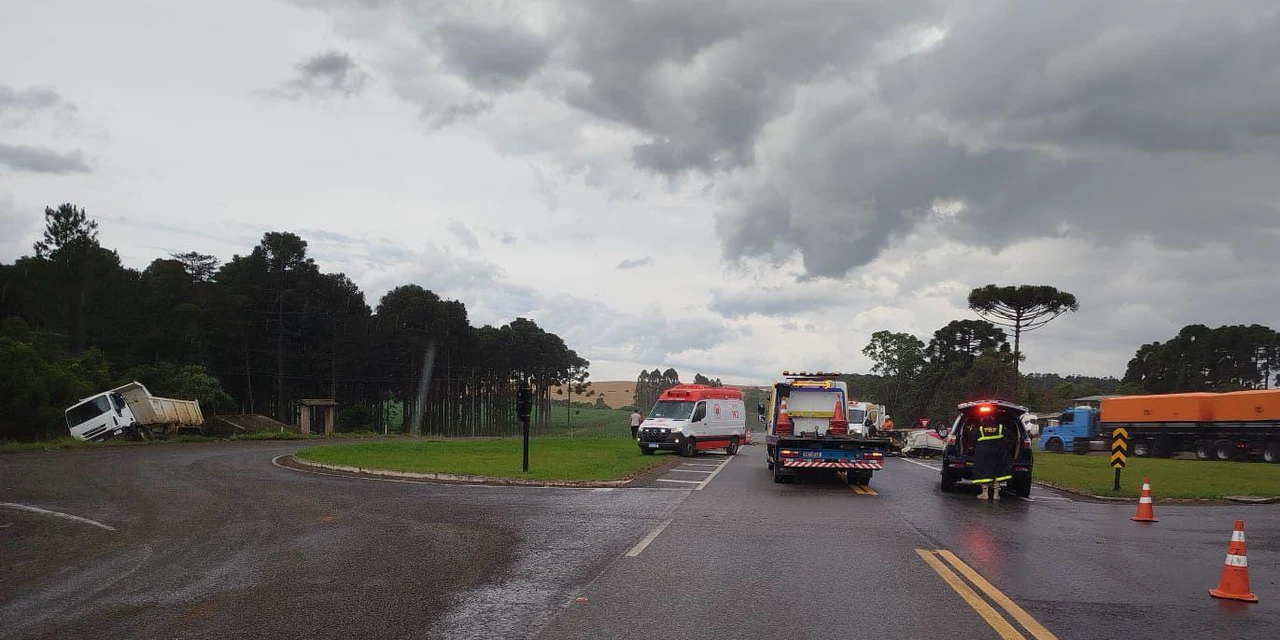 Cinco pessoas ficam feridas após acidente na BR-277 na região