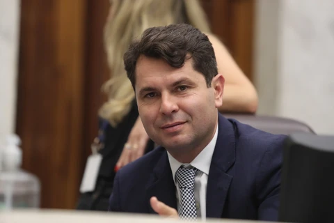 Alexandre Curi mostra evolução constante em pesquisas eleitorais no Paraná