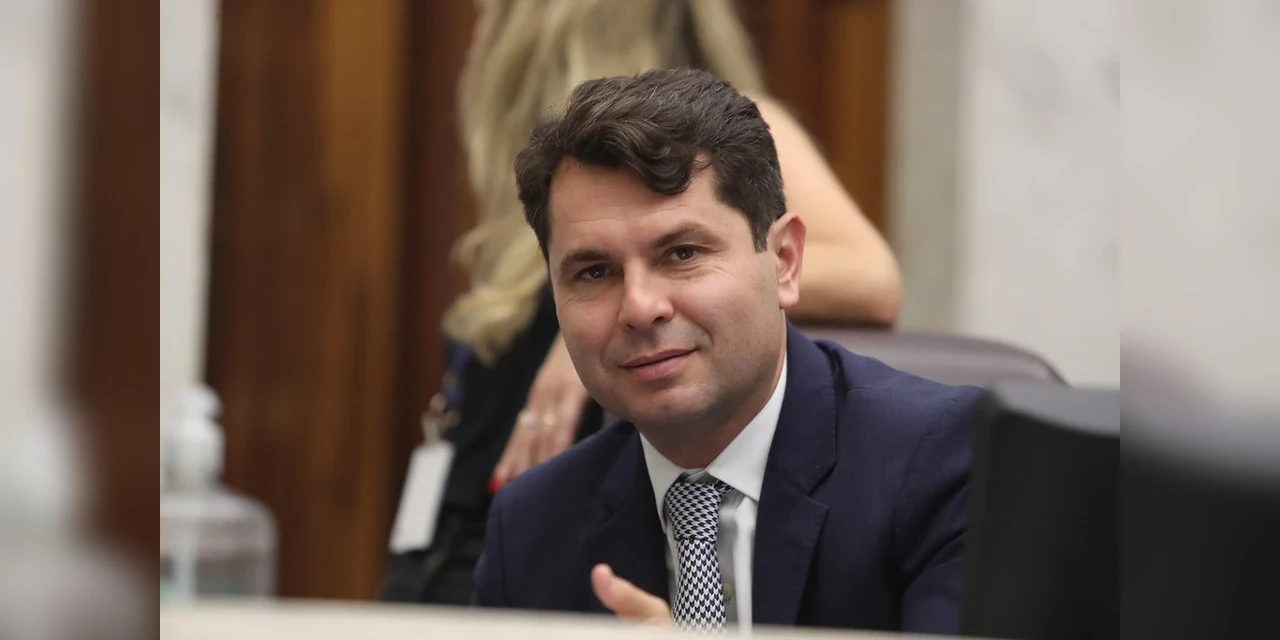 Alexandre Curi mostra evolução constante em pesquisas eleitorais no Paraná
