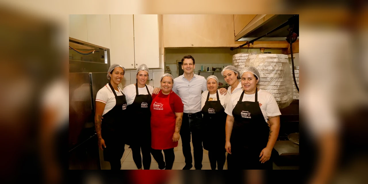 “Nosso compromisso é simplificar a vida de quem empreende", destaca Pimentel em encontro com comerciantes