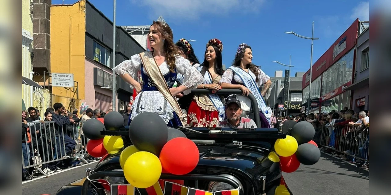 Desfile da Münchenfest reúne 40 blocos na Vicente Machado neste sábado