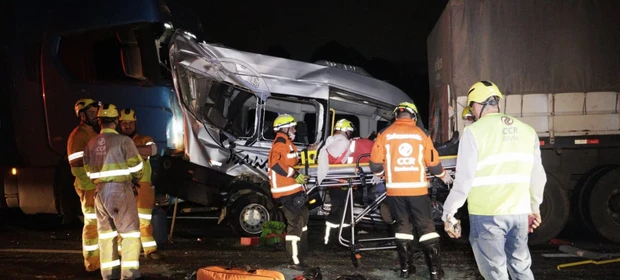 Fotos: Engavetamento na BR-376 deixa vários feridos em Ponta Grossa
