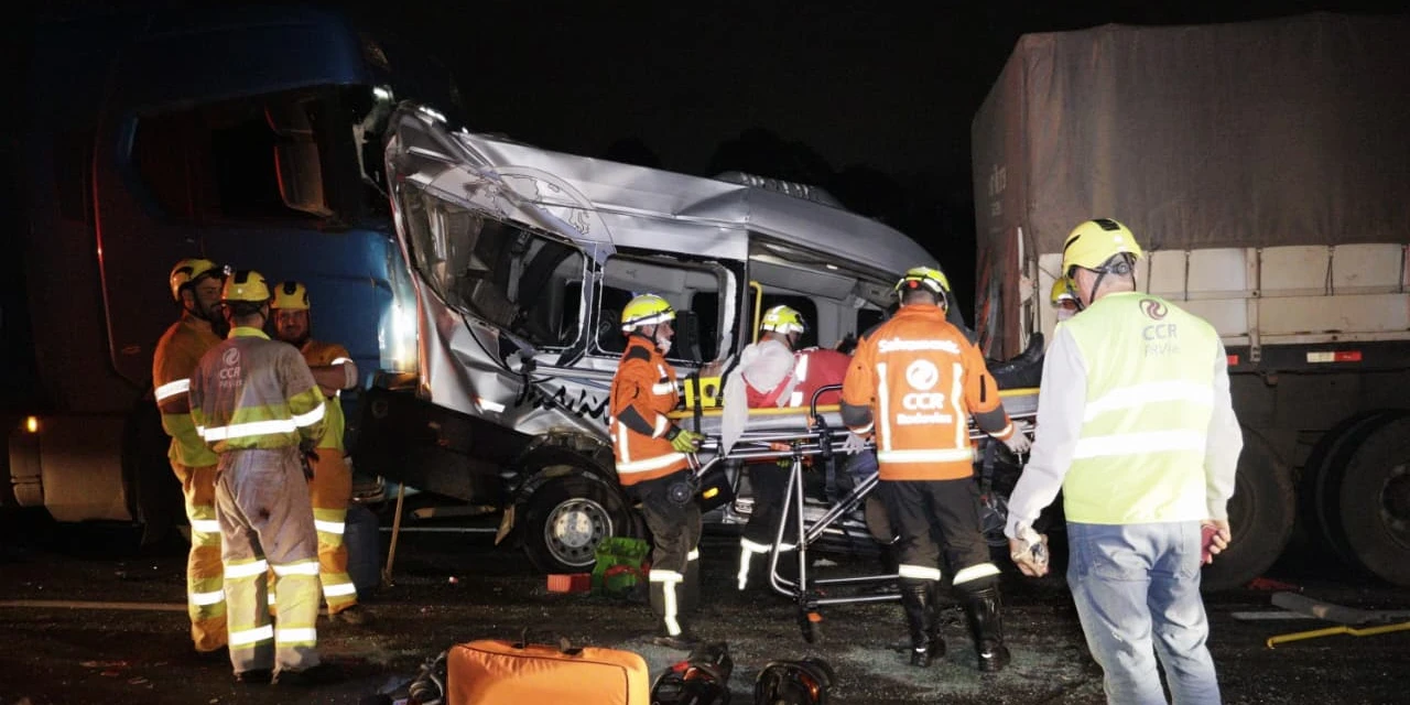 Fotos: Engavetamento na BR-376 deixa vários feridos em Ponta Grossa