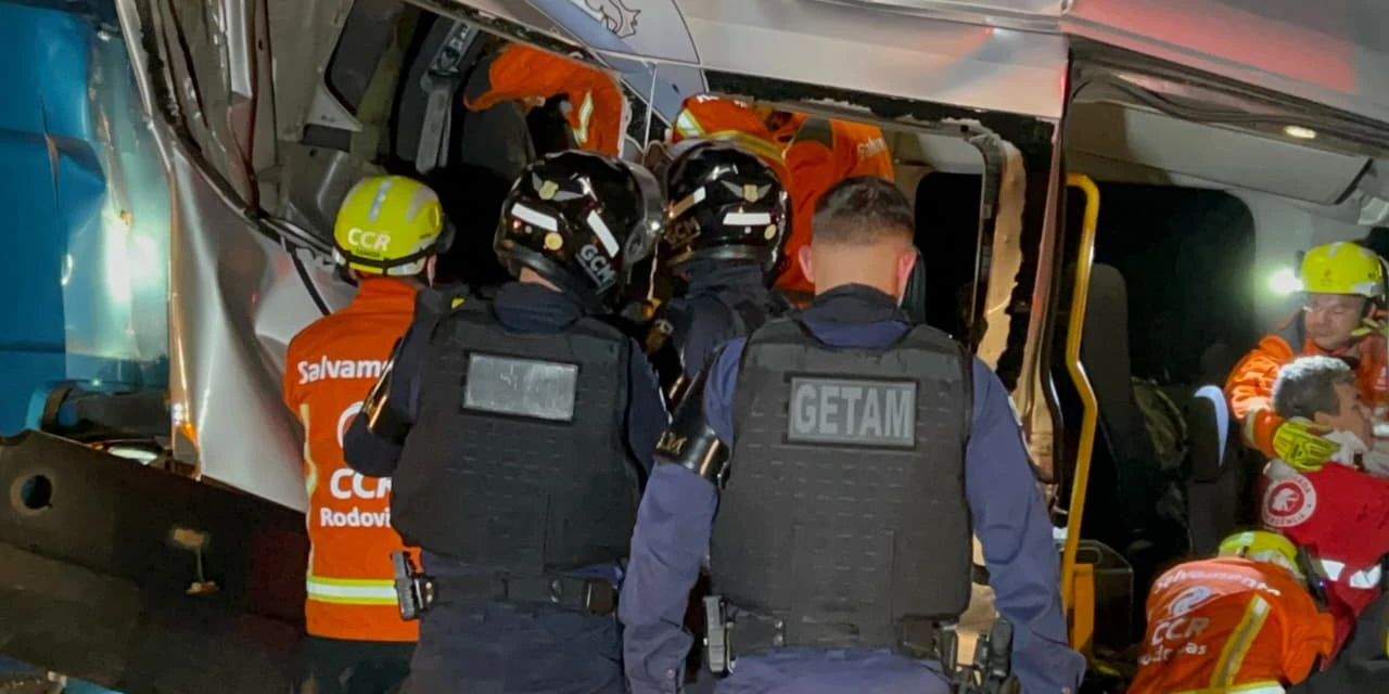 GCM auxilia no atendimento de vítimas em grave acidente na BR-376