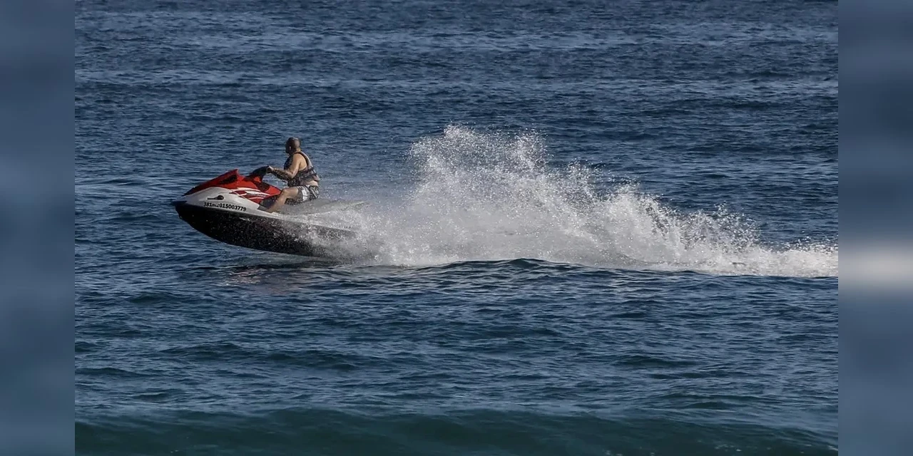 Mulher se fere após ter cabelo puxado por turbina de jetski em SC