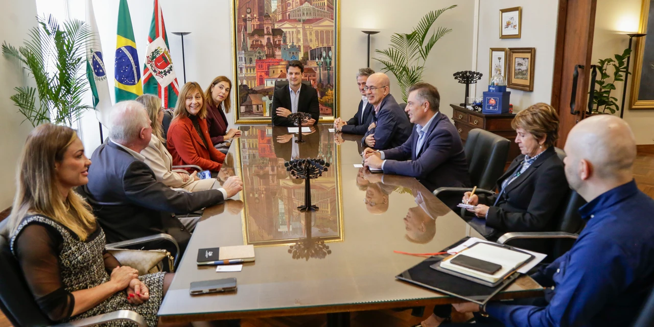 Comitiva da Catalunha visita Prefeitura de Curitiba