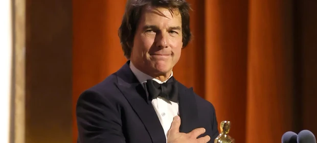 Tom Cruise recebe primeiro Oscar da carreira em homenagem aos 45 anos de trajetória