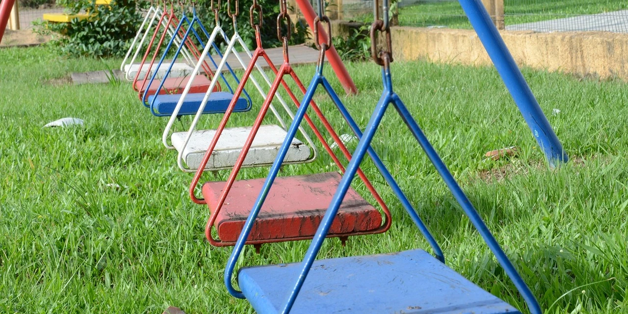 Homem é encontrado dormindo com criança de 7 anos no Paraná