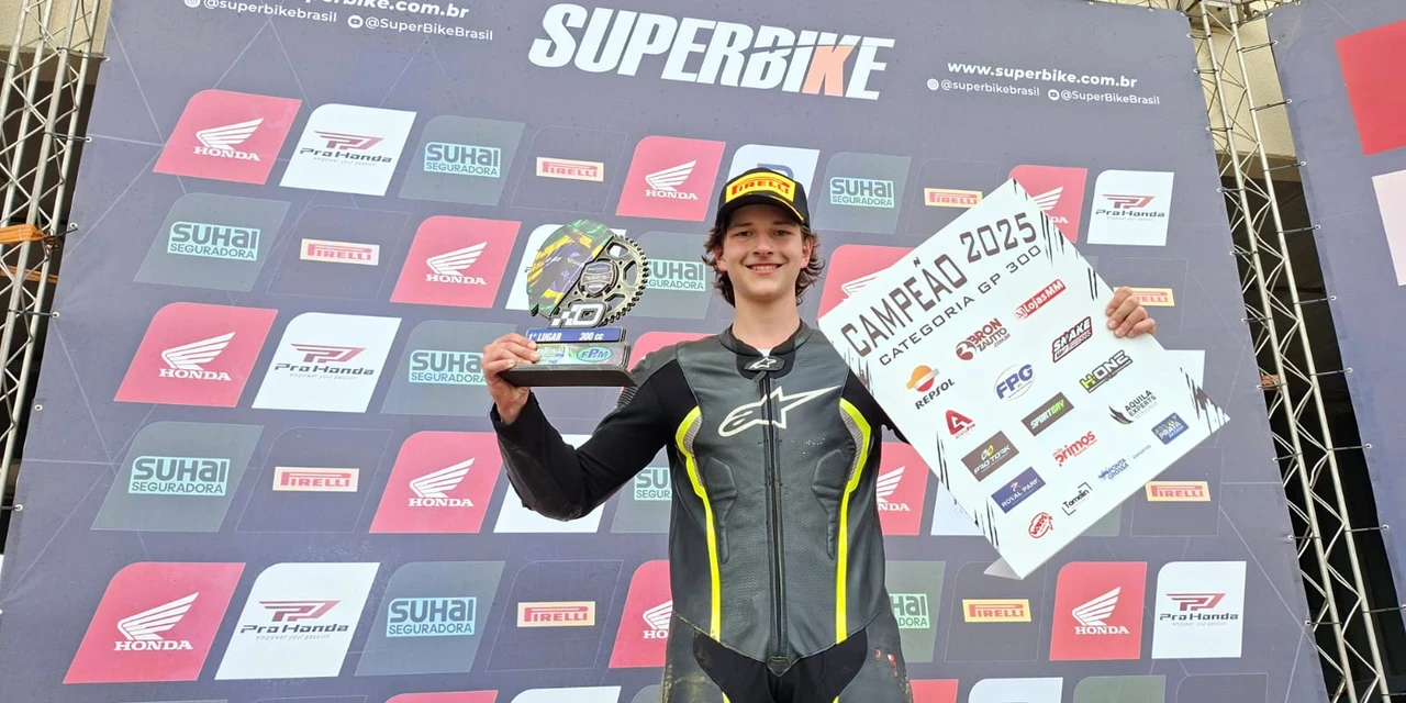 Ponta-grossense de 15 anos conquista título paranaense de motovelocidade na GP300