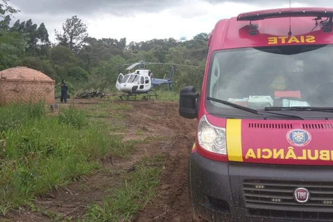 Homem cai de árvore na área rural de Prudentópolis e precisa ser resgatado por helicóptero