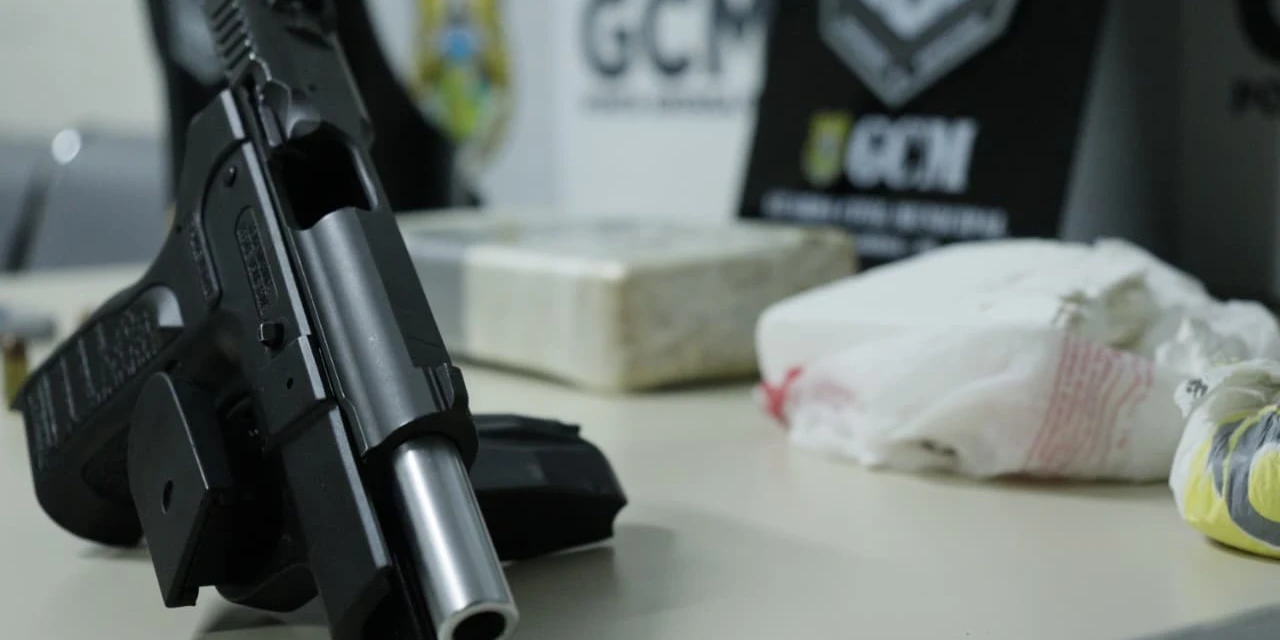 Arma italiana, munições e drogas são encontradas com suspeito no Boa Vista; veja fotos