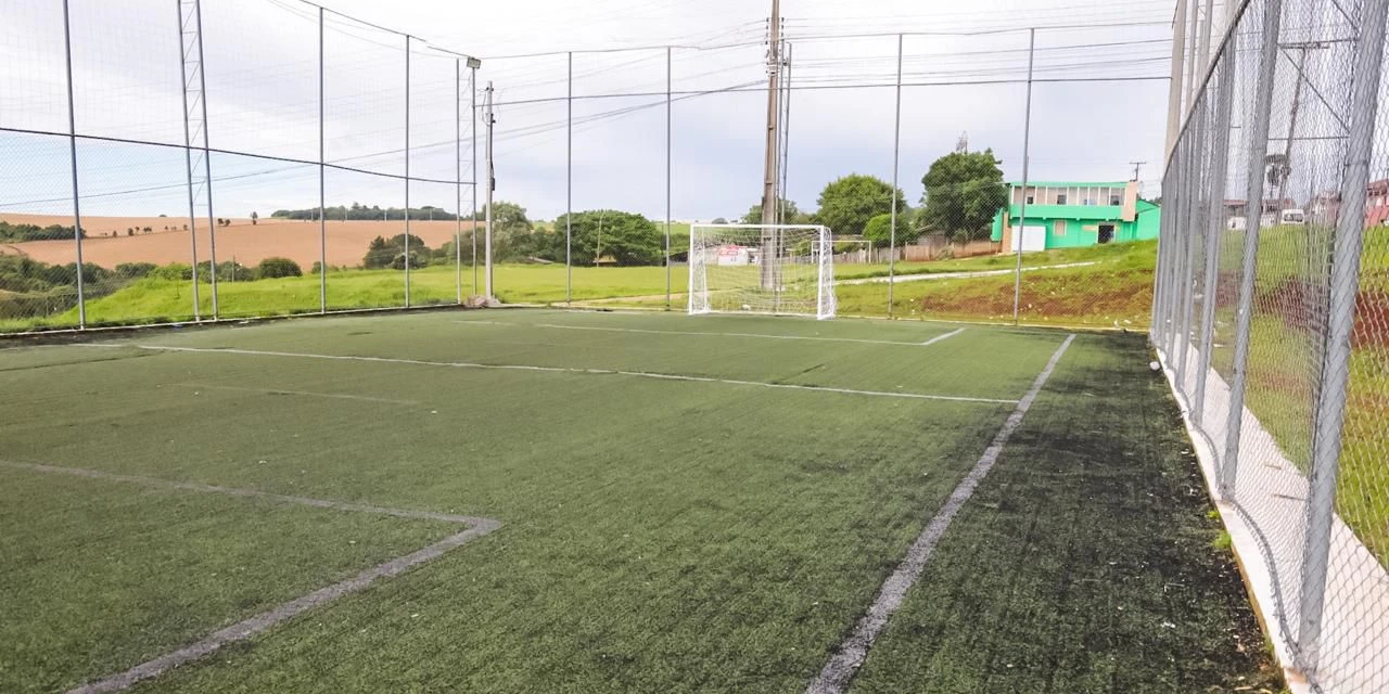 Campo society do San Martin recebe melhorias no bairro Neves