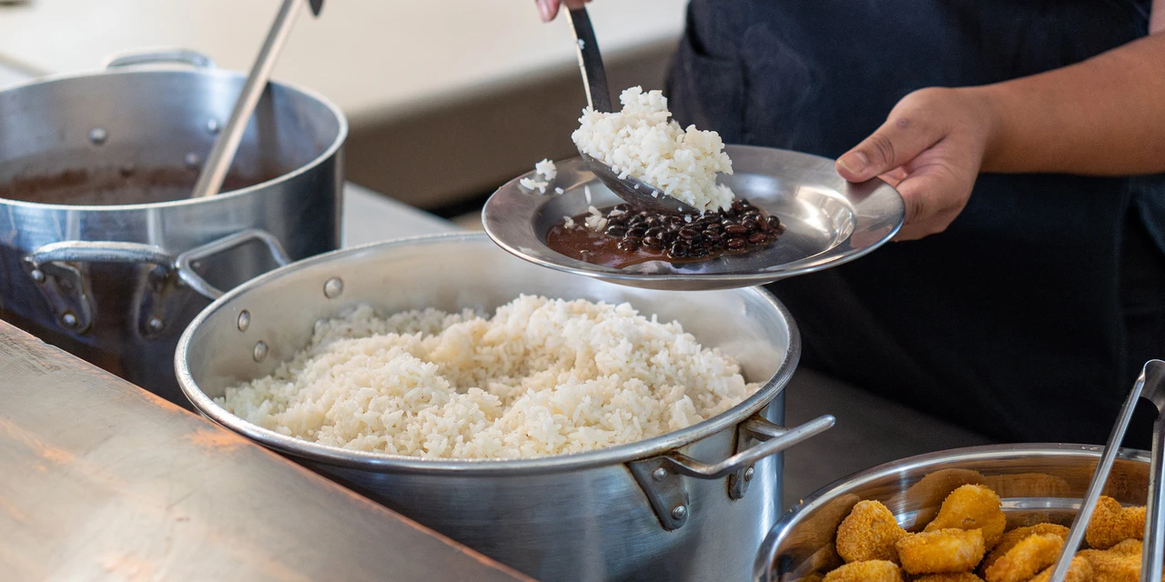 Em denúncia ao TCE, advogado alega irregularidades no edital de terceirização da merenda