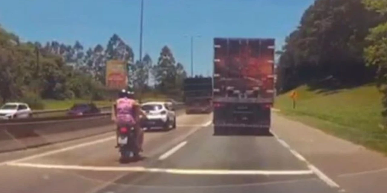 Câmera registra momento de acidente que matou motociclista na BR-116, em Curitiba