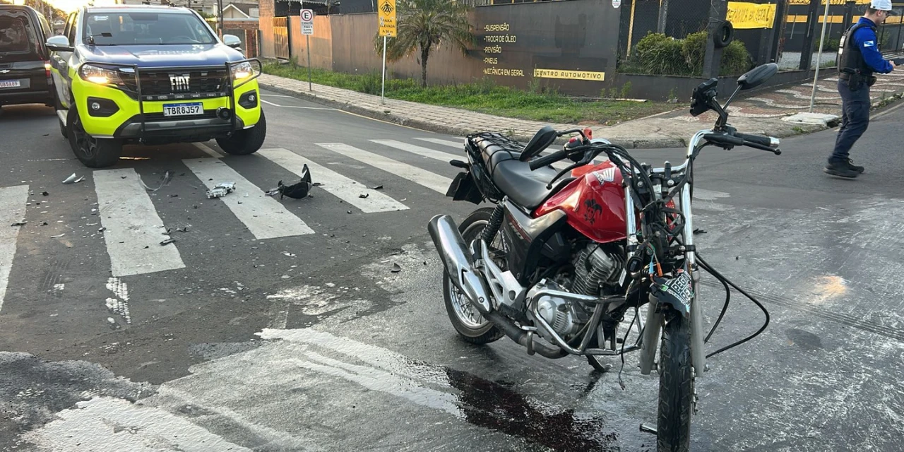 Motociclista fica ferido em colisão com caminhonete no bairro Oficinas, em Ponta Grossa
