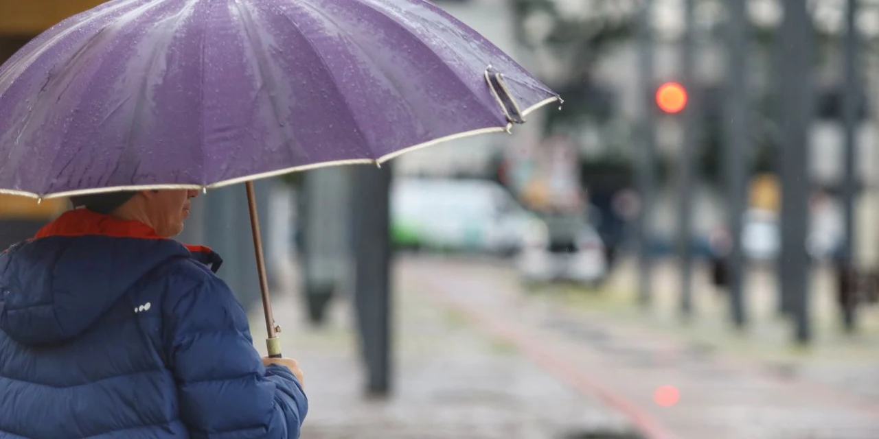 Frente fria avança sobre o Paraná e muda o tempo no fim de semana