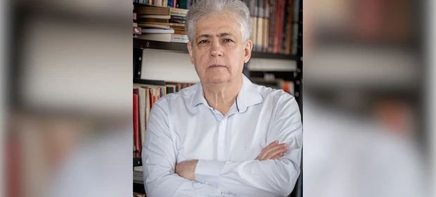 Ex-prefeito Péricles lança seu primeiro livro de poesia em Ponta Grossa