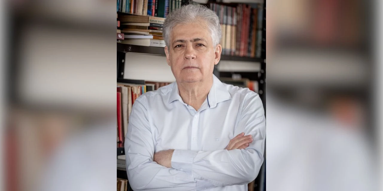 Ex-prefeito Péricles lança seu primeiro livro de poesia em Ponta Grossa