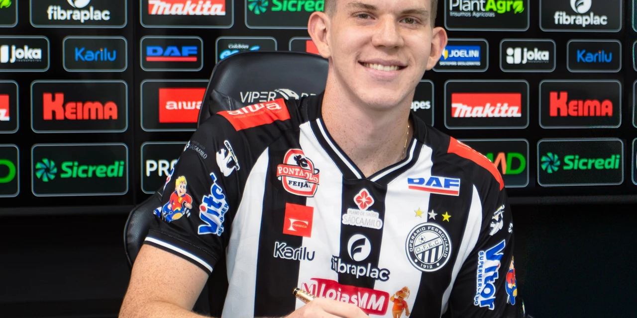 Fantasma garante futuro: zagueiro destaque da base assina primeiro contrato profissional