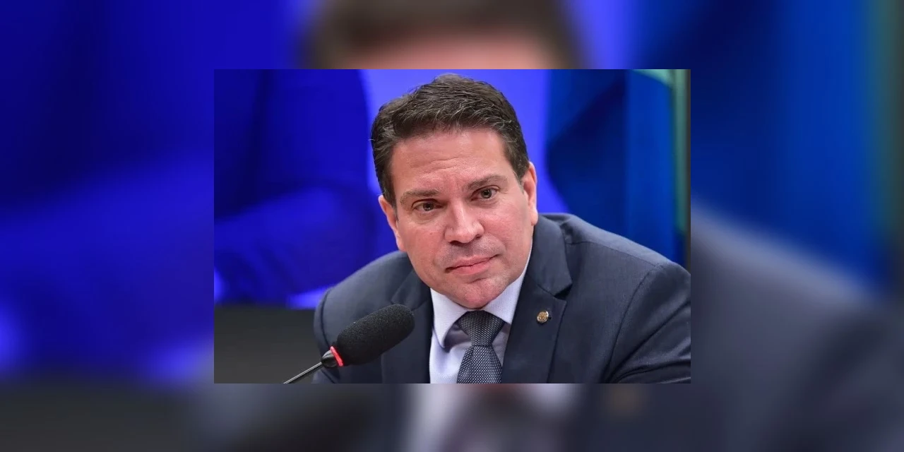 Alexandre de Moraes determina prisão do deputado Alexandre Ramagem