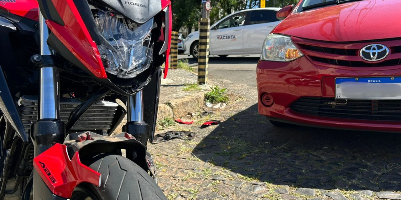 Vídeo mostra motociclista voando por cima de carro e parando em pé em acidente no Oficinas