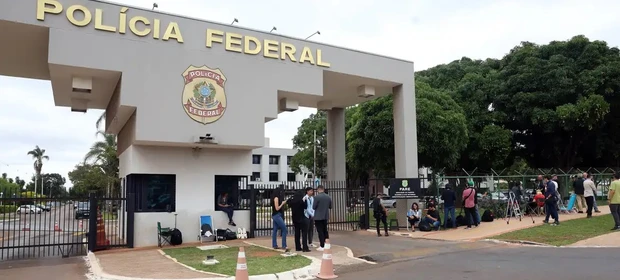 "Todo mundo sabe o que ele fez", diz Lula sobre prisão de Bolsonaro