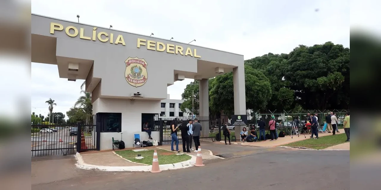 "Todo mundo sabe o que ele fez", diz Lula sobre prisão de Bolsonaro